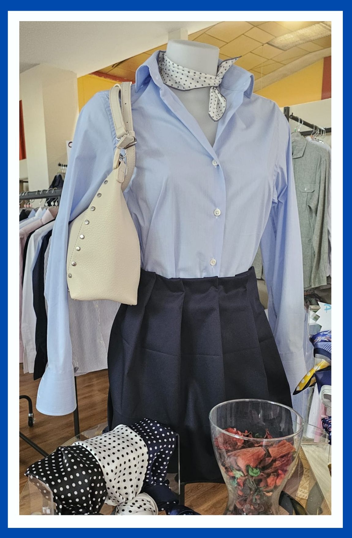 Pañuelos y complementos para combinar con camisas de mujer en Camisería Henares